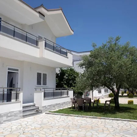 Miri House Villa Domje